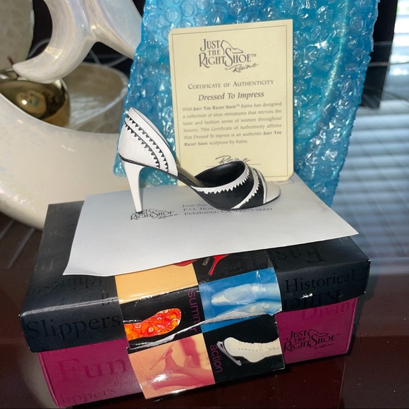 Just The Right Shoe Dressed To Impress By Raine - Picture 1 of 9